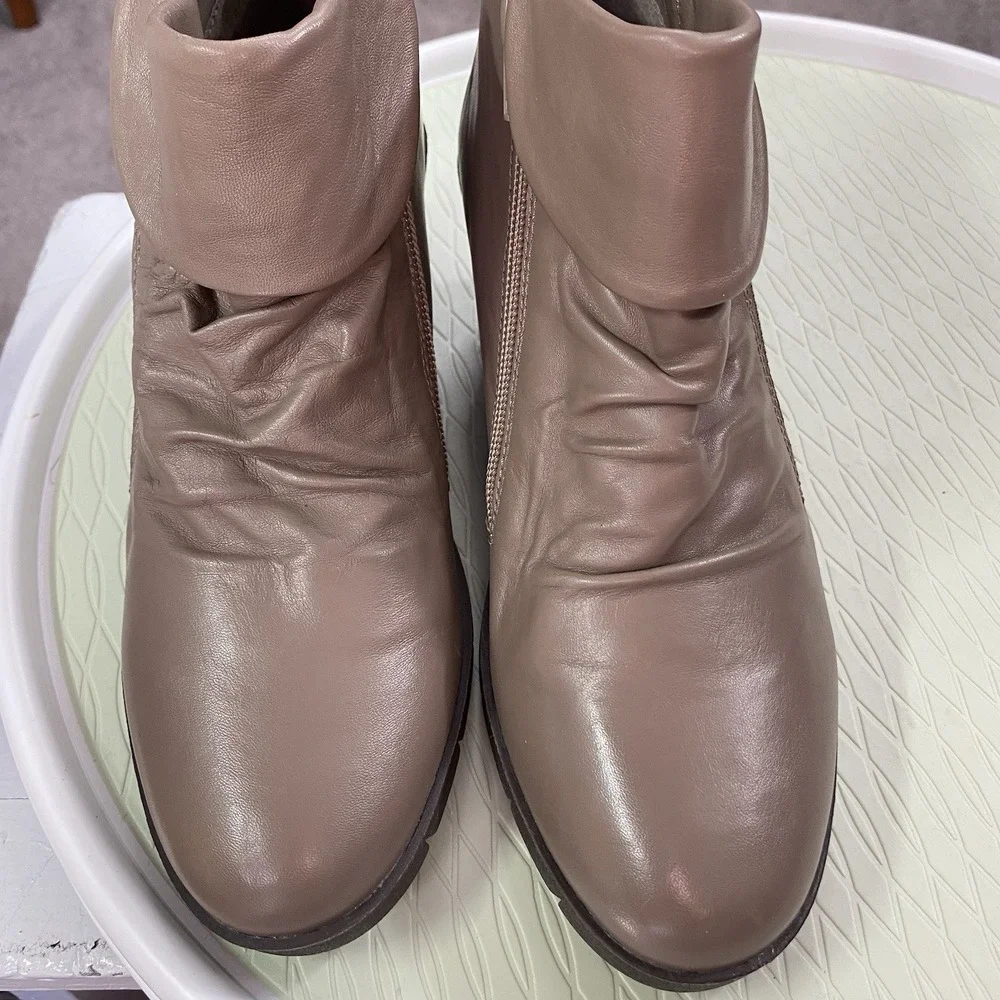 Women's Cliffs By White Mountain Penwood Taupe Leather Ankle Boot-NWOT-zip-wedge